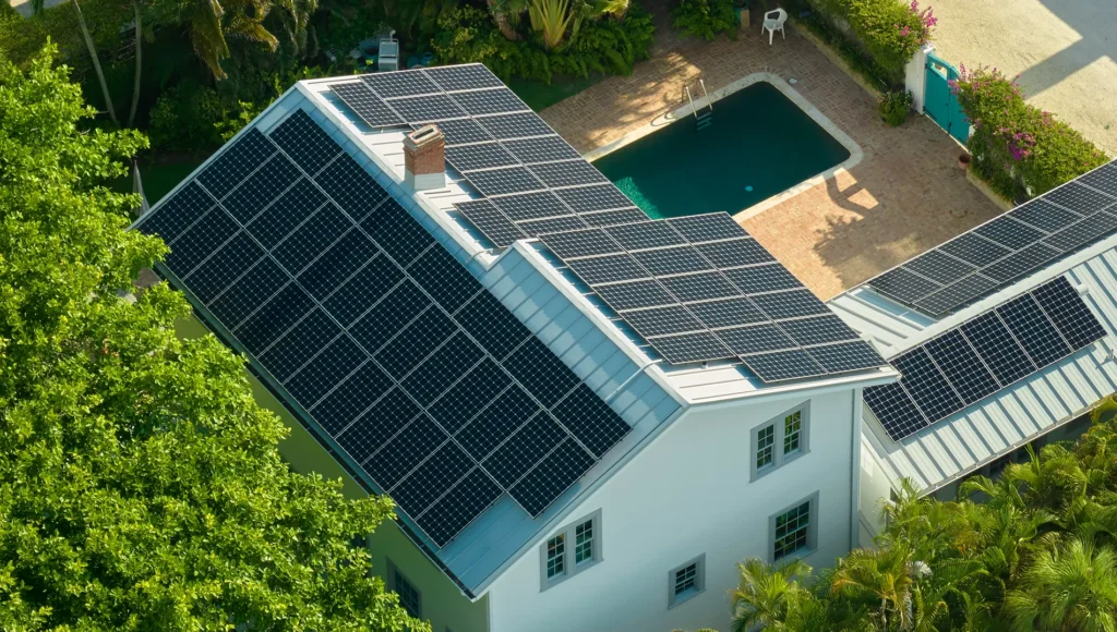 ราคาแผงโซล่าเซลล์สำหรับบ้านเท่าไหร่? ปัจจัยที่มีผลต่อราคาในปี 2025